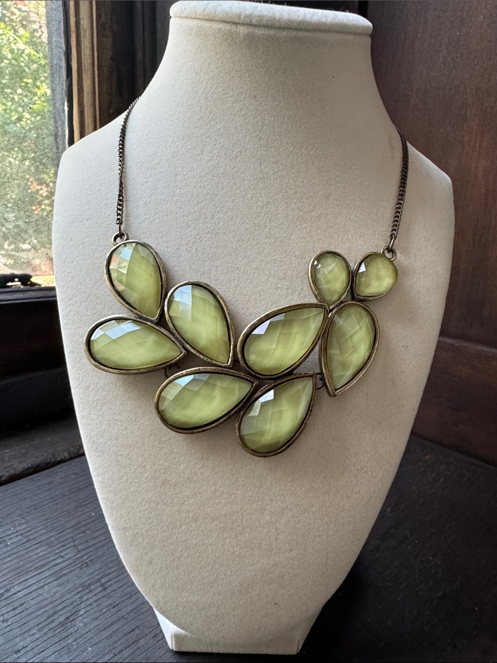 3/$30 Faceted Vintage  Olive Green Leaf-Cluster Necklace